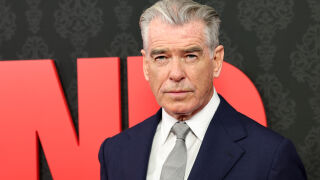 Пиърс Броснан е неузнаваем! Вижте трансформацията му за нова роля (СНИМКИ)