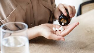 Сиропът на детето и хапчета срещу главоболие - организират събиране на лекарства извън срок на годност