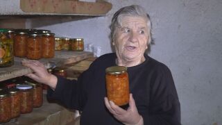 Снимка: „Гледайте колко са хубави“: Първата пенсия в евро и човешката история зад нея