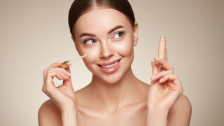 Всички използваме коректорa погрешно - трикът, който наистина прикрива тъмните кръгове