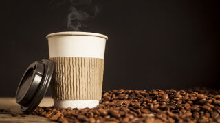 Заплаха ли е кафето сутрин - ето каква опасност крият картонените чаши (ВИДЕО)