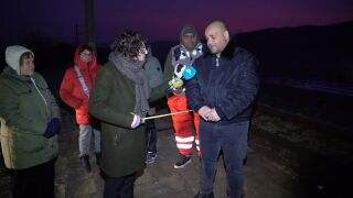 Снимка: Призрачна гара: Перон на жп спирка в монтанско село застрашава живота на пътуващи