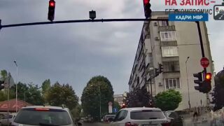 Снимка: Единствената такава платформа в страната: Нито един шофьор във Варна не знае дали някой няма да го снима при нарушение