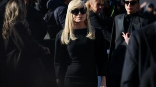 Звездите изпращат Валентино Гаравани: ето как бяха облечени на погребението (ГАЛЕРИЯ)