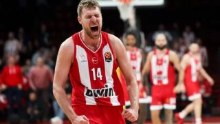 Олимпиакос пречупи Барселона, Везенков с "дабъл-дабъл"