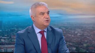 Снимка: Румен Радев: Рафинерията в Бургас е сред перлите на „Лукойл“ -  „Карлайл“ ще подходи изключително ангажирано и грамотно