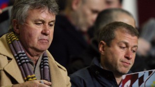 Холандският специалист Гуус Хидинк официално беше назначен днес за временен мениджър на Челси