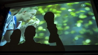 Футбол пред малкия екран