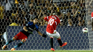 Ван Гаал с разгром при дебюта си