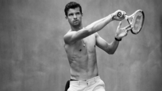 Палачинки от полуголия Григор Димитров (ВИДЕО)