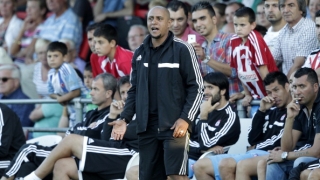 Роберто Карлош пое тим от Индия