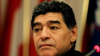 Преди смъртта си: Марадона искал алкохол, изтръгнал си системата