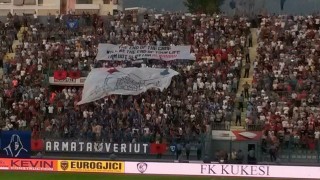 Фенове прекратиха мач в Албания, раниха играч на гостите (ВИДЕО)