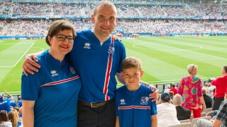 Президентът на Исландия се впусна във фенски забавления