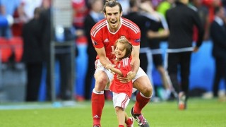 В Уелс не се интересуват от препоръката на УЕФА относно децата на терена 