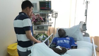 Китаецът, счупил крака на Демба Ба му се извини (ВИДЕО)