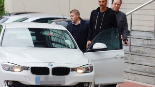 Златан Ибрахимович пристигна в Манчестър със стил (ГАЛЕРИЯ)