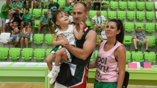 Благородна кауза обедини баскетболни звезди и млади таланти (ВИДЕО)