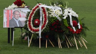 Стотици се сбогуваха с Аян Садъков на 