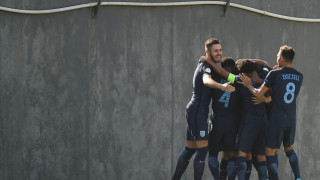 Юношите потеглиха с 0:2 от Англия