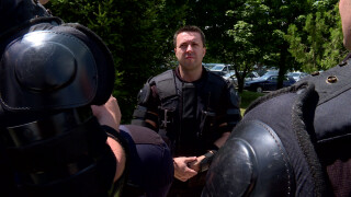 Какво е да си полицай на футболен мач? (ВИДЕО)