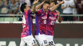 Подолски дебютира в японския футбол с два гола (ВИДЕО)