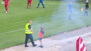 Бомбичка полетя по дете на финала между 