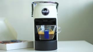 Кафемашина Jolie - виж я тази, малката, какво може!