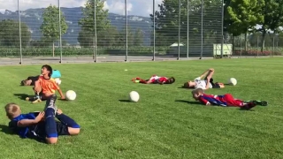 Деца се учат да симулират като Неймар (ВИДЕО)