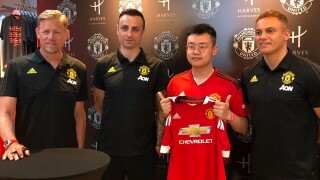 Китайците луднаха по Бербатов (ВИДЕО)