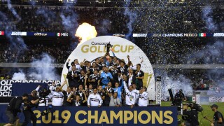 Мексико отново триумфира с 