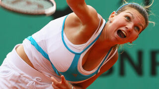 Симона Халеп си резна носа