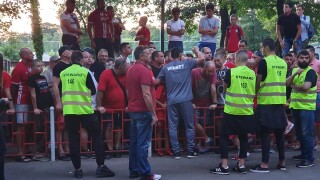 Феновете на ЦСКА привикаха играчите, поискаха отговори