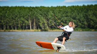 Никола Абаджиев, който премина по Дунав за 12 часа, теглен само от вятъра (ВИДЕО)