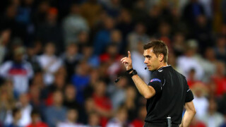 Френски съдия ще свири на мач от Първа лига, за да поддържа форма