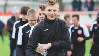 В Русия: Мълния прати футболист в болница