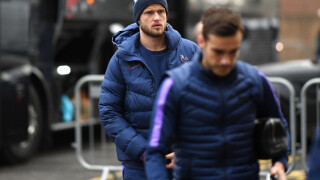 След 4 месеца: Наказаха Ерик Дайър, който се качи на трибуните, за да се бие с фен