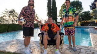 Виери и компания с летен хит (ВИДЕО)