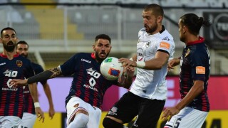 За 27 минути: Гол, асистенция и контузия за Гълъбинов 