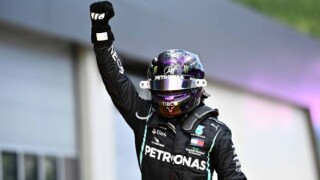 Безапелационен Хамилтън с първи успех за сезона, доближи рекорд на Шумахер