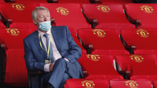 Феновете скочиха срещу сър Алекс заради... маска (СНИМКИ)