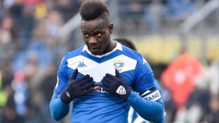 Изненадващо: Балотели преговаря с третодивизионен тим