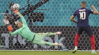 Над 260 000 фенове искат преиграване на Франция - Швейцария