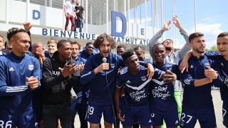 Изхвърлиха 