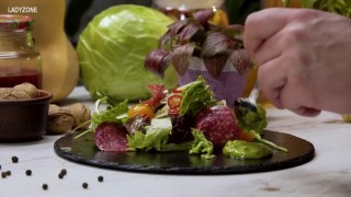 Салата с праз и сос от аншоа (ВИДЕО)