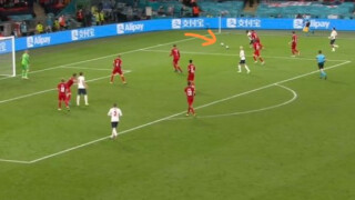 Вместо спиране на играта - дузпа за Англия