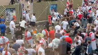 Меле между английски фенове пред 