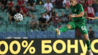 Доминик Янков остава в 