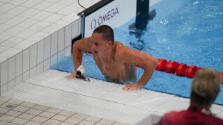 Епитропов 15-и в света на 200 метра бруст