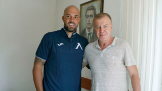 Николай Михайлов преподписа с 